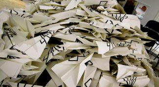 Картинка по теме - как собрать бумажный самолётик