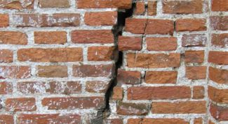 Картинка по теме - как заделать трещину на доме