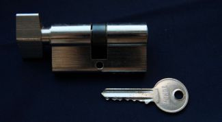 Картинка по теме - как заменить личинку дверного замка