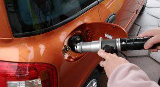 Картинка по теме - как вывести пятно от бензина