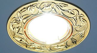 Картинка по теме - как поменять лампочку в точечном светильнике