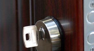 Картинка по теме - как поменять личинку в дверном замке