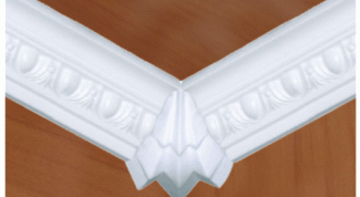 Картинка по теме - как нарезать потолочный плинтус