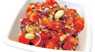 Картинка по теме - как готовить салат овощной с арахисом по-египетски