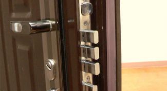 Картинка по теме - как врезать замок в металлическую дверь