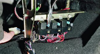 Картинка по теме - как вытащить предохранитель