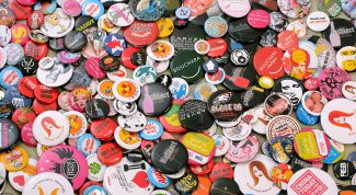 Картинка по теме - как хранить значки