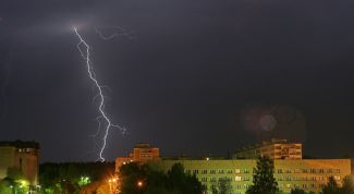 Картинка по теме - как уберечься от поражений молнией