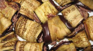 Картинка по теме - как сделать рулетики из баклажанов с орехами