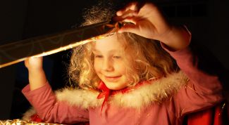 Картинка по теме - как вручить подарок ребенку