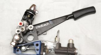 Картинка по теме - как натянуть ручной тормоз