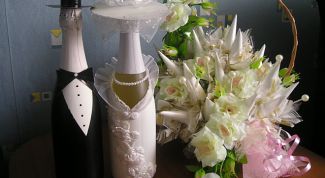 Картинка по теме - как украшать свадебные бутылки