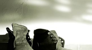 Картинка по теме - как очистить соль с кожаной обуви