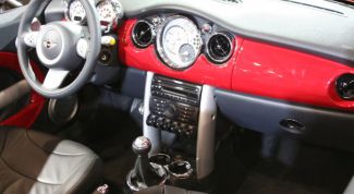 Картинка по теме - как переключать скорости на автомобиле