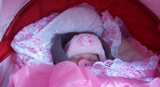 Картинка по теме - как запеленать ребенка в одеяло