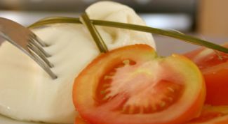 Картинка по теме - как приготовить тосты из питы с моццареллой и соусом 