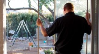 Картинка по теме - как заменить разбитое стекло