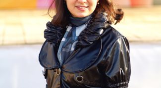 Картинка по теме - как носить плащ