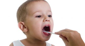 Картинка по теме - как посмотреть ребенку горло