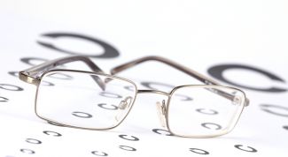 Картинка по теме - как вынимать линзы