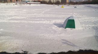 Картинка по теме - как закрепить палатку на льду