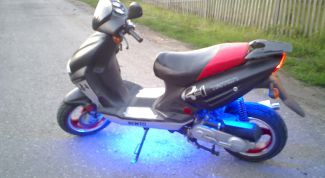 Картинка по теме - как поставить неон на скутер