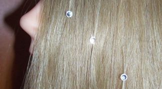 Картинка по теме - как закрепить стразы для волос