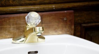 Картинка по теме - как умываться святой водой