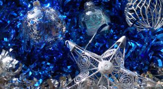 Картинка по теме - как украсить комнату мишурой