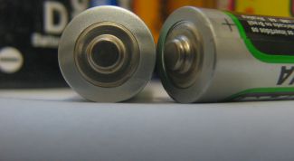 Картинка по теме - как проверить заряд батарейки