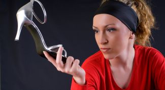 Картинка по теме - как смягчить кожу на обуви