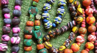 Картинка по теме - как сделать бусы из глины