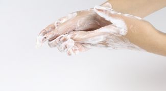 Картинка по теме - как очистить руки от монтажной пены