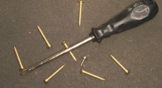 Картинка по теме - как прикрепить плинтус к стене