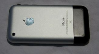 Картинка по теме - как снять крышку iphone 2g