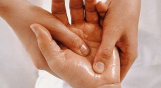 Картинка по теме - как лечить трещины на пальцах рук