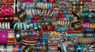 Картинка по теме - как заработать на бижутерии