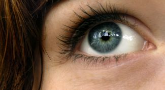 Картинка по теме - как лечить отёк на веке