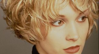 Картинка по теме - как уложить прическу боб