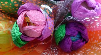 Картинка по теме - как делать цветы из гофрированной бумаги