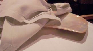 Картинка по теме - как уложить бумажные салфетки в салфетницу