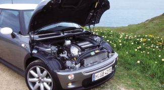 Картинка по теме - как открыть капот, если оборвался трос