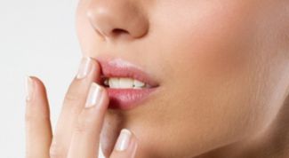 Картинка по теме - как лечить потрескавшиеся губы