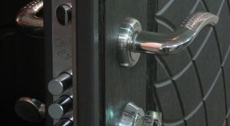 Картинка по теме - как установить замок на железную дверь