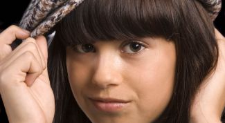 Картинка по теме - как носить шапку с челкой