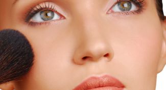 Картинка по теме - как подобрать макияж к одежде
