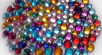 Картинка по теме - как прикрепить стразы на волосы