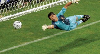 Картинка по теме - как отбивать вратарю