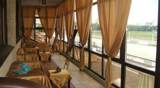 Картинка по теме - как украсить веранду