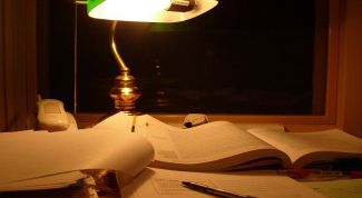 Картинка по теме - как выбрать лампу для школьника